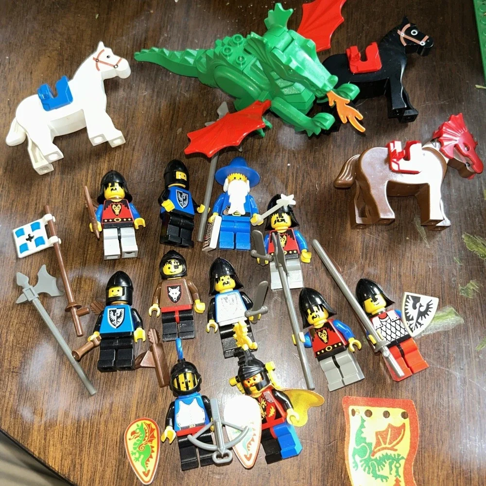 Vintage Lego Castle Minifigure Lot With Dragon Merlin & Horses‎